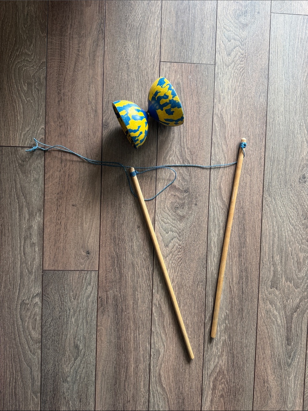 Yellow & Blue Diabolo Juggling Toy with Wooden Handsticks CIRQUE DU SOLEIL